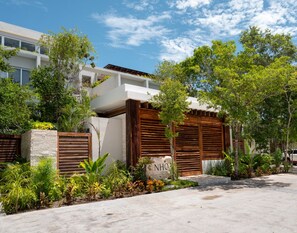 Unclassified image, 3 of 23, button - NHOA 207C Lux 1BR Condo Pool View in Aldea Zama (Tulum)
