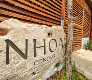 تفاصيل الفندق من الخارج