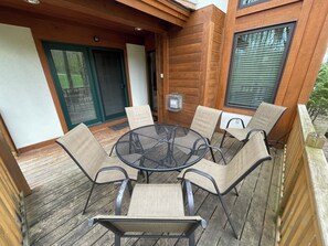 Outdoor dining - BEST LOCATION on the Mountain - Slope Side Ski In/Ski Out to Mountain Express  (Boyne Falls)