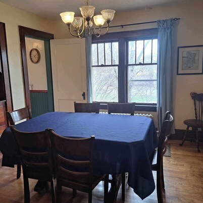 Downtown heritage flat near everything