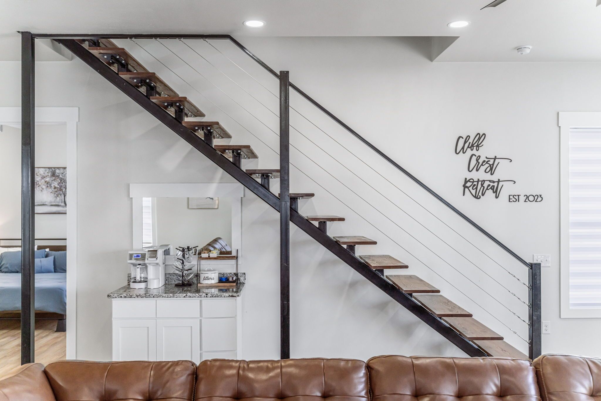 Smart-TV, Kamin, Videospiele, Bücher