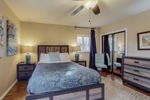 3 bedrooms, iron/ironing board, WiFi, bed sheets