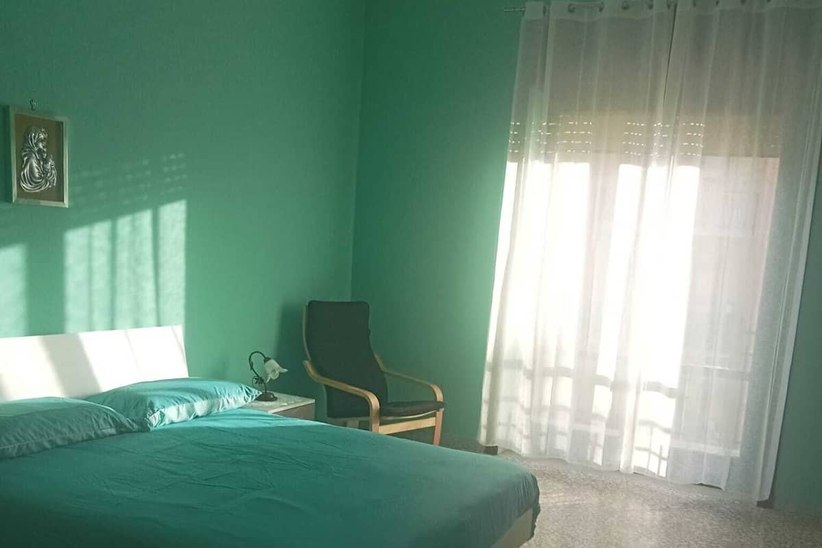 1 bedroom, bed sheets