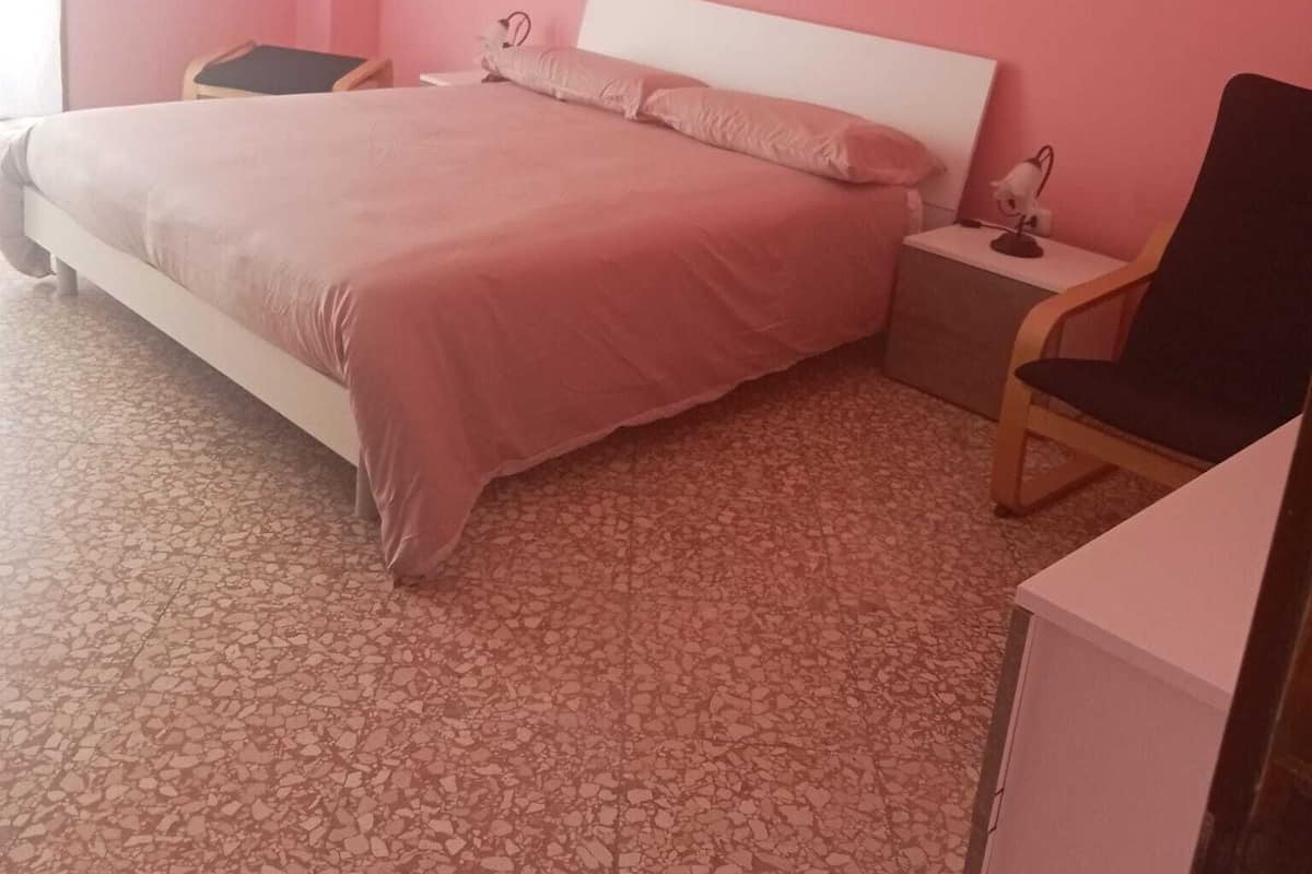 1 bedroom, bed sheets