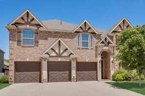 Exterior - 25% OFF! Lux 5BD/Fully Furnished Home/Private Garage/Grand Prairie/GP12 (Grand Prairie)