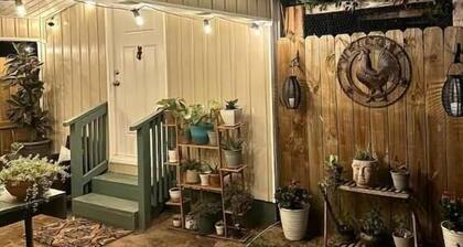 Downtown cottage 7 miles from beach