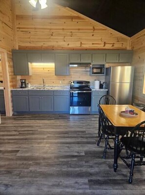 Mikrovågsugn, ugn, spishäll och kaffe- och tebryggare