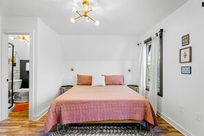 3 habitaciones, tabla de planchar con plancha y acceso a internet