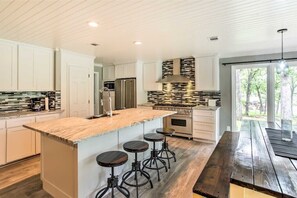 Fridge, microwave, oven, stovetop - Cedar Creek Lake House - Two Docks, Boat Slips, Swimming, Fishing, Games & More (Malakoff)