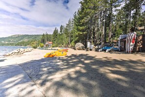 Beach - Home 1 Mi to Downhill Ski Resort: Bring Your Pets! (Truckee)