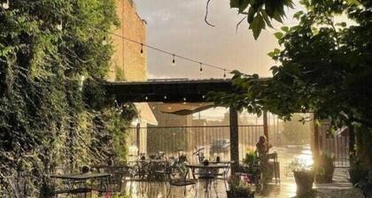 Penthouse 105-Heart of Downtown