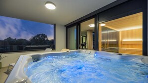 室內 SPA 浴池