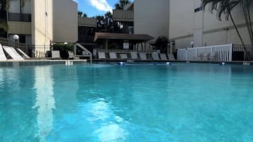 Kolam renang outdoor