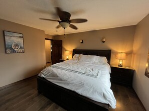 3 عدّة غرف نوم وواي فاي مجانًا وملاءات أسرّة