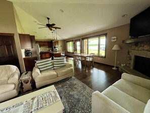 Smart TV, fireplace