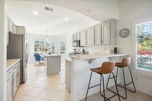 Fridge, microwave, oven, stovetop - Spa, Fireplace: Paradisal Lake LaQuinta Home! (La Quinta)