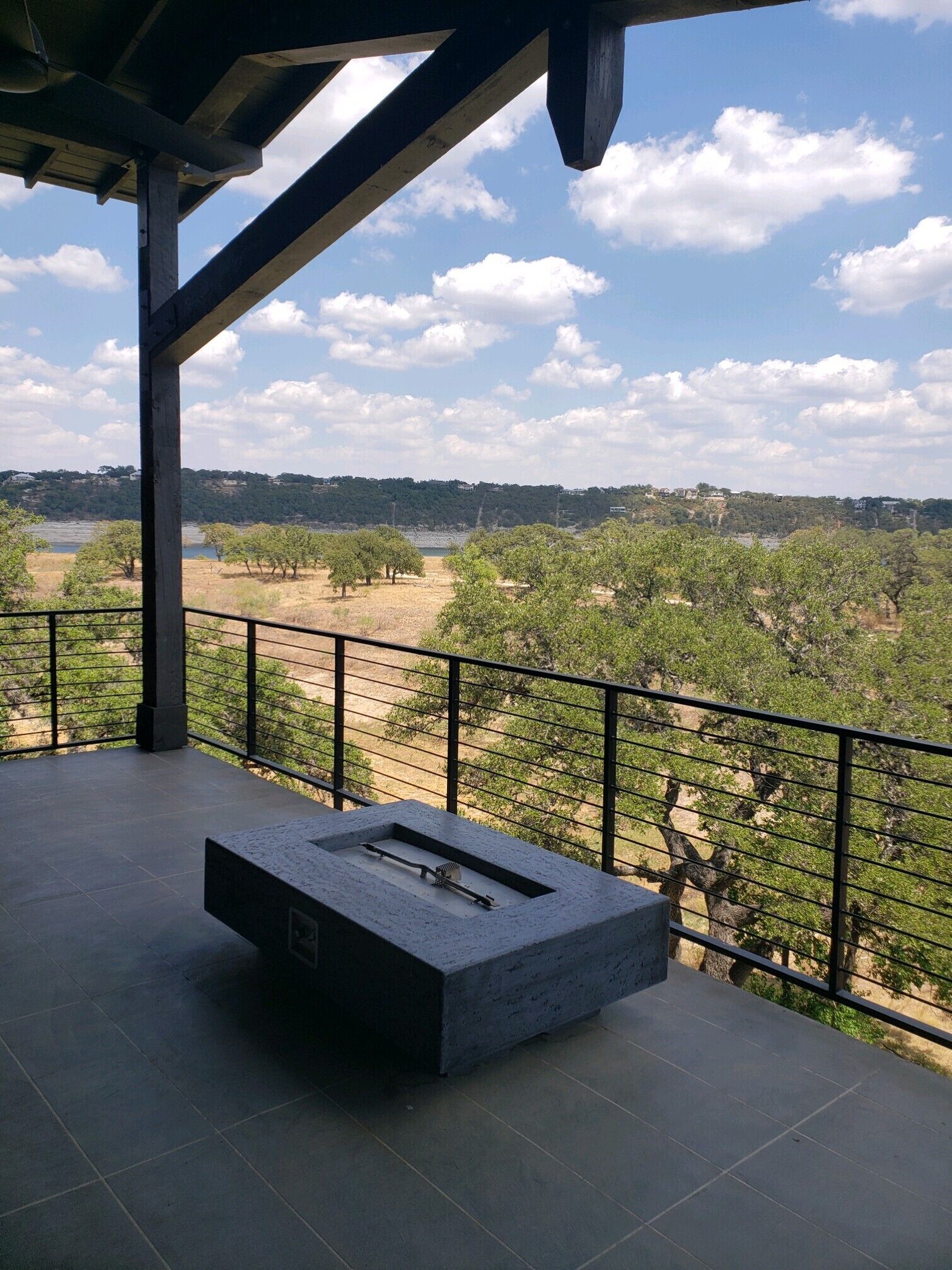 Lakefront Luxury Retreat: 3BR Condo with Stunning Hill Country Views