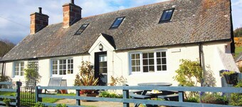 White Cottage - UK7679