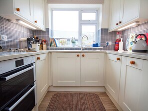 Fridge, oven, dishwasher, cookware/dishes/utensils - White Cottage - UK7679 (Golspie)