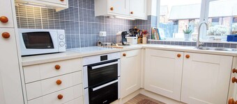 White Cottage - UK7679