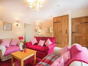 TV, fireplace - White Cottage - UK7679 (Golspie)