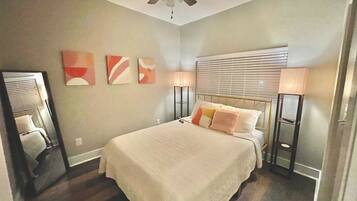 2 bedrooms, iron/ironing board, WiFi, bed sheets