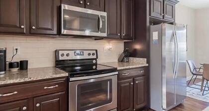 Your home away from home!
Beautiful Modern Townhome,
Georgetown KY!