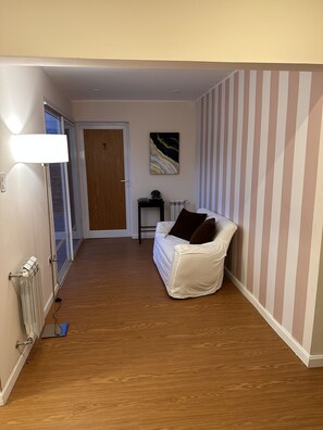 تلفزيون بشاشة مسطحة، برامج وأفلام نتفليكس، أفلام تعرض لأول مرة