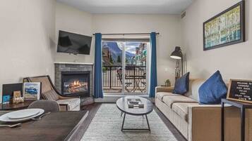 TV, fireplace