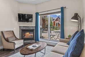 TV, fireplace