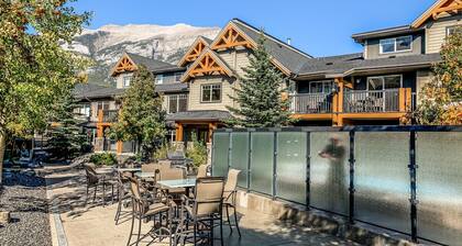 Walkout to Hot tub | BBQ | Clean & Cozy 1 Bed Unit