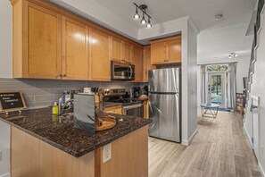 Refrigerador, microondas, horno, lavavajillas