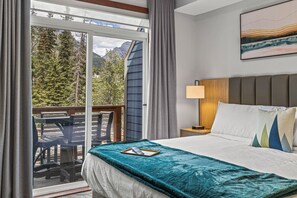 1 bedroom, desk, iron/ironing board, travel cot - Mountain Views | Hot Tub | Outdoor Pool | King Bed (Canmore)