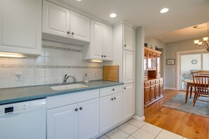 Coffee/tea maker, cookware/dishes/utensils - Scituate Vacation Rental - Walk to the Beach! (Scituate)