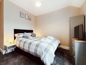 3 bedrooms, free WiFi, bed sheets