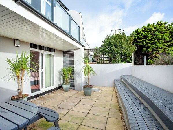 Terrace/patio - 4 bedroom accommodation in Watergate Bay, Newquay (Watergate Bay, Newquay)