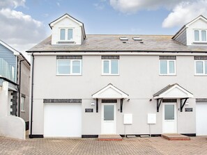 Exterior - 4 bedroom accommodation in Watergate Bay, Newquay (Watergate Bay, Newquay)