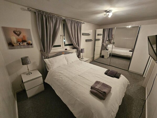 1 bedroom, iron/ironing board, free WiFi, bed sheets - Stunning 1-bed Apartment in London (London)
