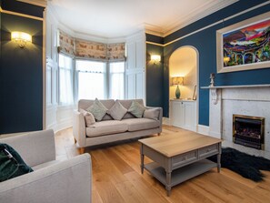 Fireplace - 4 bedroom accommodation in Nairn (Nairn)