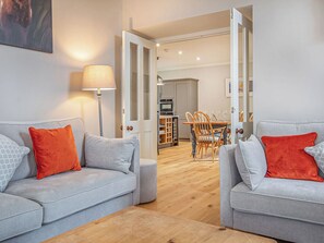 Fireplace - 4 bedroom accommodation in Nairn (Nairn)