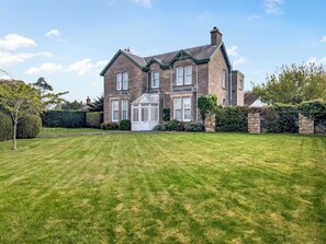 Exterior - 4 bedroom accommodation in Nairn (Nairn)