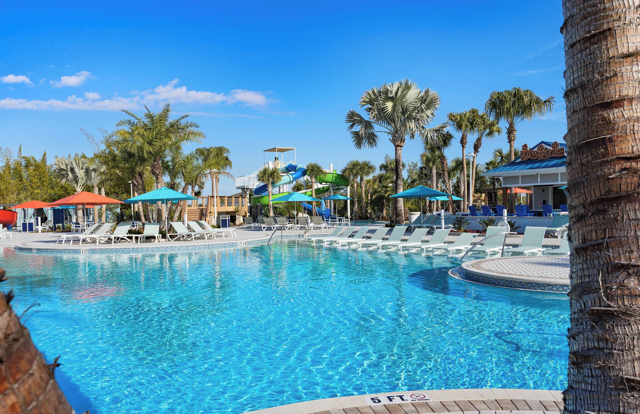 Een verwarmd zwembad