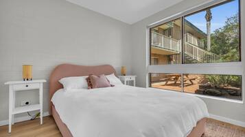 2 bedrooms, iron/ironing board, internet, bed sheets