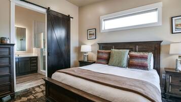 3 soverom, strykejern/-brett, reiseseng for barn og wi-fi (inkludert)