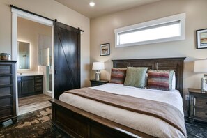 3 chambres, fer et planche à repasser, lit de bébé portatif