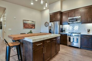 Fridge, microwave, oven, stovetop - SageCreek Resort Moab "C11" Heated Pool - Hot Tub (Moab)