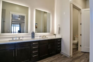 Shower, towels - SageCreek Resort Moab "C11" Heated Pool - Hot Tub (Moab)