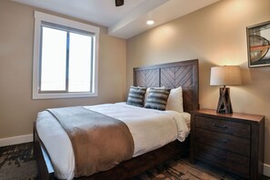 3 bedrooms, iron/ironing board, travel cot, free WiFi - SageCreek Resort - 3BR Condo "C6" | Pool - Hot Tub (Moab)