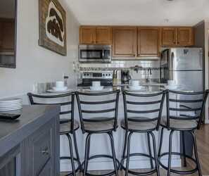 Refrigerador, microondas, horno, placa de cocina