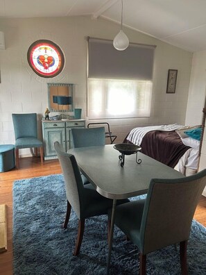 Nệm cao su hoạt tính (memory foam), trang trí khác biệt 